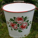 altes Emaille-Emaille-Eimer-Emaille-Kannen