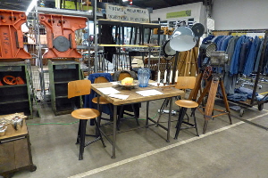 Industriekultur-Werkzeuge-Spinde-Hocker-Werkbänke-Werktische-vintage workwear-blaumann-blauer anton Industriekultur-Werkzeuge-Spinde-Hocker-Werkbänke-Werktische-vintage workwear-blaumann-blauer anton