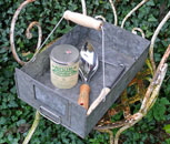 Das Set "Gartenkiste" mit Cape Cod Weeder, Scoop und Nutscene-Garn